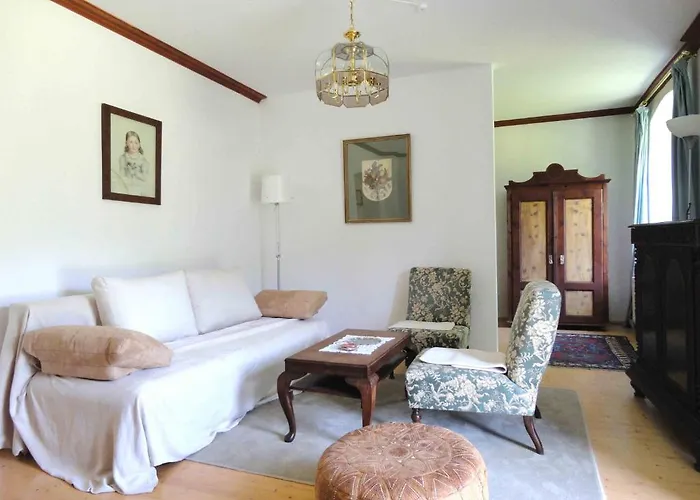 林登霍夫酒店 *